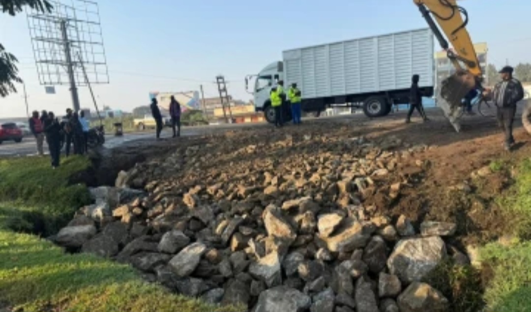 TRAFFIC RESTORED ON NAKURU-ELDORET AFTER SINKHOLE REPAIRS