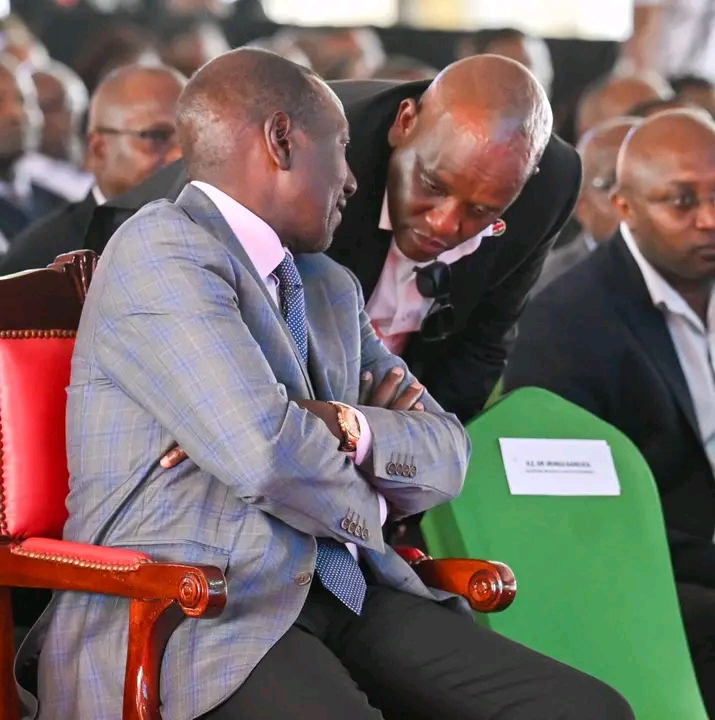 ITUMBI HECKLED OFF STAGE AS MOURNERS CHANT “UONGO!” AT KK MWENYEWE’S BURIAL