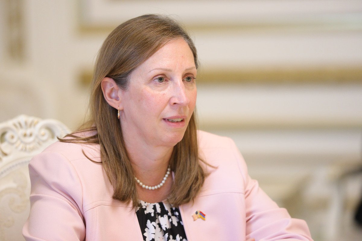 US AMBASSADOR TO RUSSIA LEAVES HER POST AS TENSION  RISES