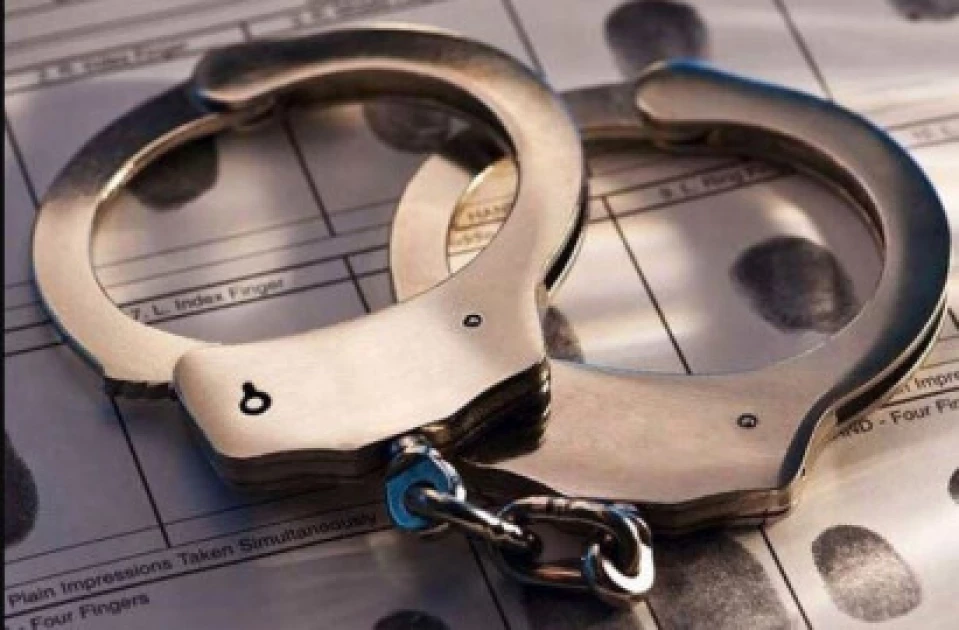 Five Gold Scammers Arrested