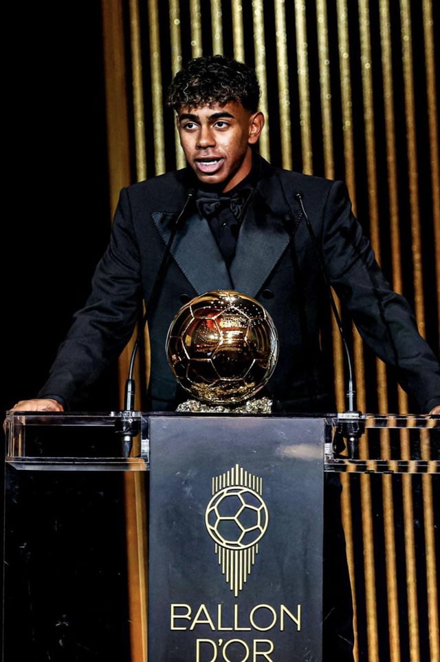 YAMAL EYES MULTIPLE BALON D'ORs