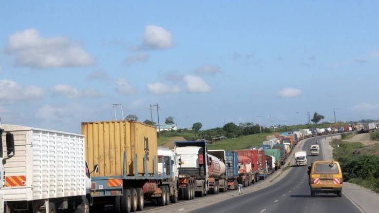 MASSIVE 15-HOUR TRAFFIC SNARL-UP PARALYZES NAIROBI-NAKURU HIGHWAY