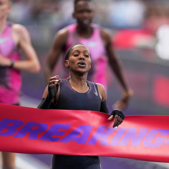 KIPYEGON RUNS ONE MILE IN 4:06.42