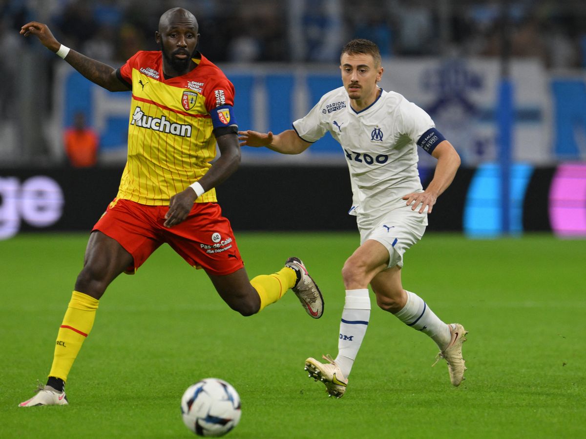MARSEILLE TAKES LIGUE ONE TOP